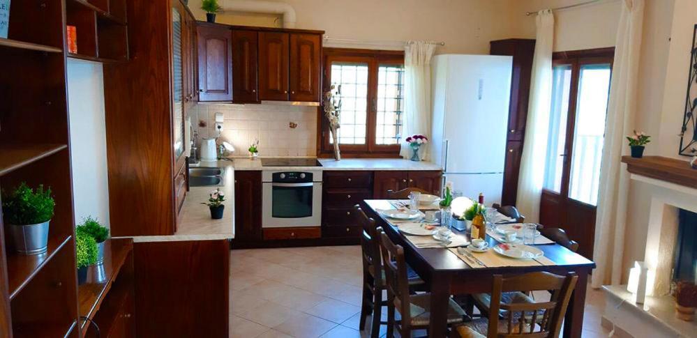 Villa Leonidas Greecefiloxenia Лефокастро Екстер'єр фото
