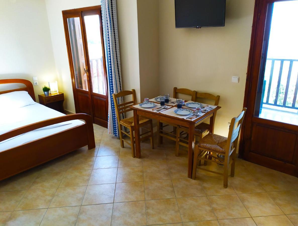 Villa Leonidas Greecefiloxenia Лефокастро Екстер'єр фото