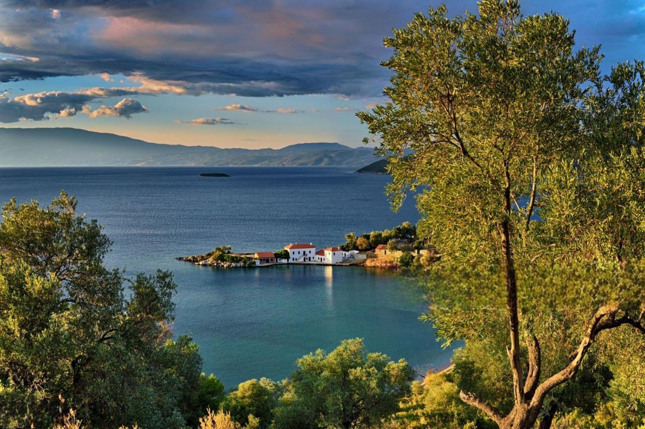 Villa Leonidas Greecefiloxenia Лефокастро Екстер'єр фото