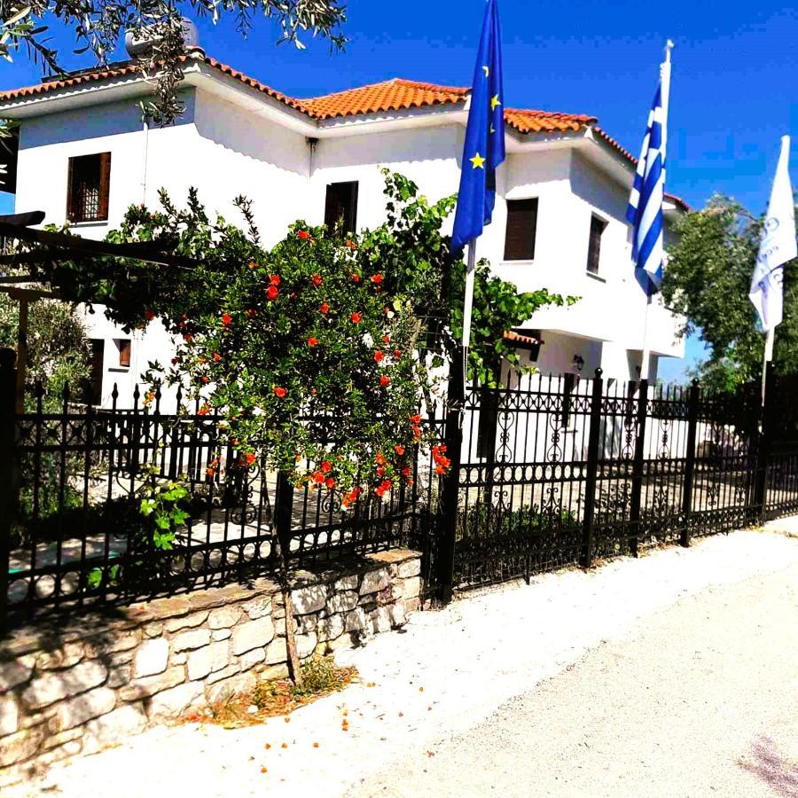 Villa Leonidas Greecefiloxenia Лефокастро Екстер'єр фото
