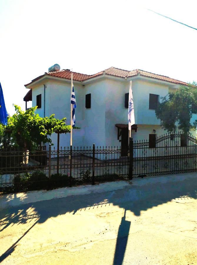 Villa Leonidas Greecefiloxenia Лефокастро Екстер'єр фото