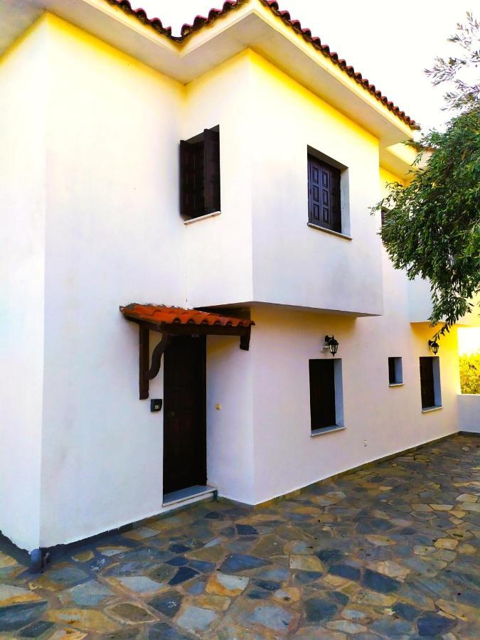 Villa Leonidas Greecefiloxenia Лефокастро Екстер'єр фото