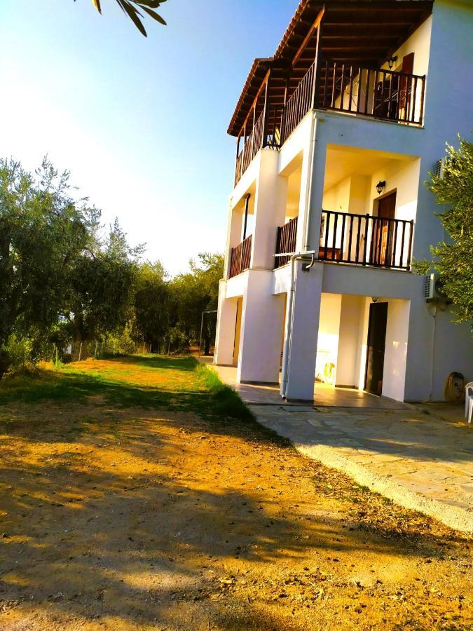 Villa Leonidas Greecefiloxenia Лефокастро Екстер'єр фото